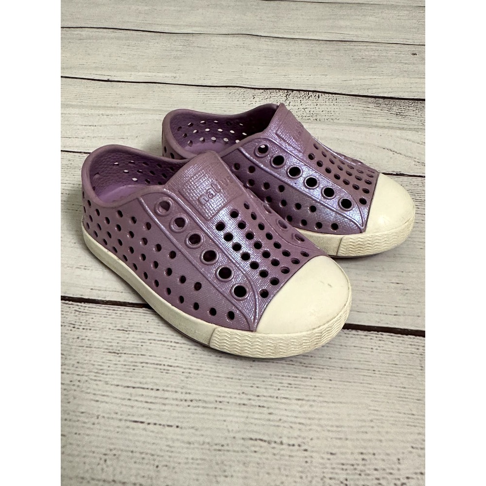 Toddler girl Native shoes size 4